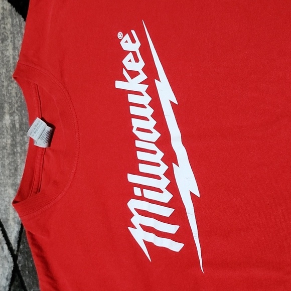 MILWAUKEE DRIVEN TO OUTPERFORM M12 FUEL CREW-NECK TEE-SHIRT LARGE - Picture 3 of 14